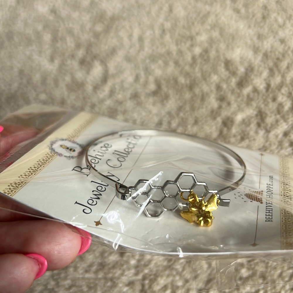 The beehive shoppe bracelet